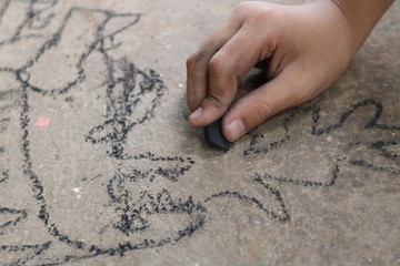 kid drawing with charcoal