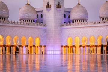 sheikh zayed mosque in abudhabi 