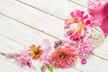 Obraz na płótnie Canvas pink flowers on white wooden background