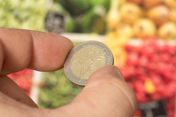 Euro Münzen und Lebensmittel