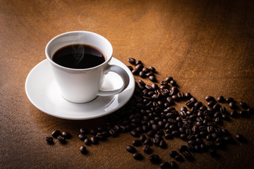 ホットコーヒーとコーヒー豆