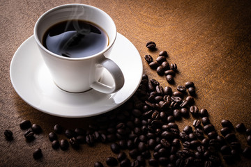 ホットコーヒーとコーヒー豆
