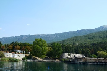 Fototapeta na wymiar Macédoine du Nord : Baie des Os et musée de la baie de la baie d’Ohrid (région d’Ohrid)