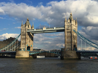 Fototapeta na wymiar street views and monuments of London in Great Britain.