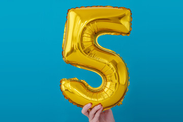 Gold foil number 5 celebration balloon