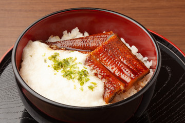 うなとろ丼