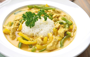 Stir Fried turkey with yellow curry and paprika in cream sauce Served with rice