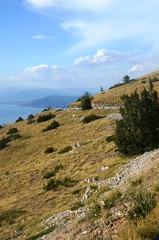 Macédoine du Nord : Vue sur les lacs Ohrid et Prespa depuis le parc national de Galicica et chapelle Saint-Georges (Localité de Baba)