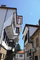 Fototapeta na wymiar Macédoine du Nord : Entrée, rues, ruelles et panorama sur les hauteurs de la vieille ville et du lac d’Ohrid