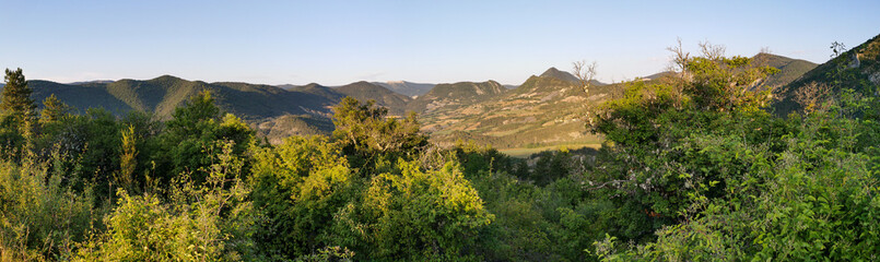 Montagne de Lèbre-Cuite depuis l'église de Saint-Cyrice, Étoile-Saint-Cyrice, La vallée du Céans, Baronnies, Hautes-Alpes, Provence-Alpes-Côte d'Azur, France