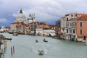 Canal Grande mit Kirche Santa Maria della Salute, Venedig, Italien, Europa