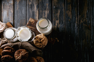 Obraz na płótnie Canvas Homemade cookies with milk