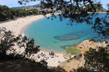 Turquoise beach with a hidden view