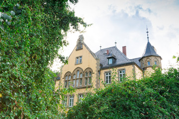Fototapeta premium yellow house with wooden shutters in Sankt Goar, Germany