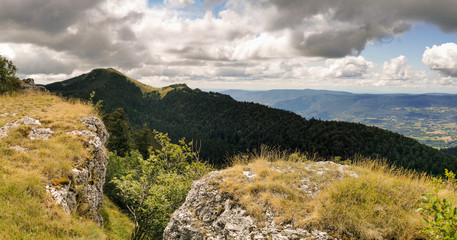 Les crêtes du plateau de Sur Lyand, Valromey-Retord, Arvière-en-Valromey, Grand Colombier, massif forestier, Ain, France
