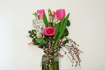 Bouquet of sprinf flowers in glass vase.