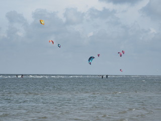 Kitesurfen am Strand von St. Peter-Ording