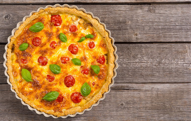 Chicken Quiche lorraine with mushrooms , tomatoes and cheese
