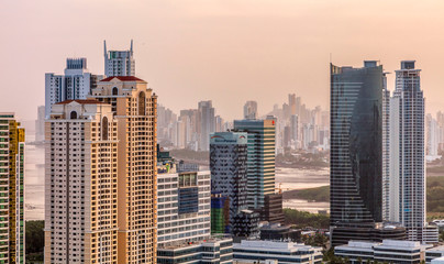 Fototapeta na wymiar Panamá y sus edificios