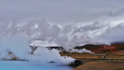 Centrale géothermique près du lac bleu en Islande