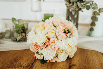 Bouquet of white and pink flowers