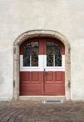 Fototapeta na wymiar Ancient arched wooden door
