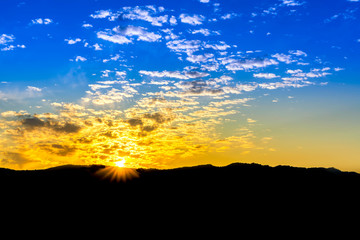 Fototapeta premium Sunburst on Horizon at Sunset