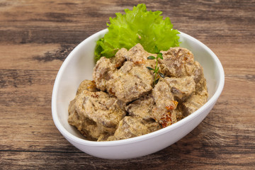 Chicken liver with cream and dry tomatoes