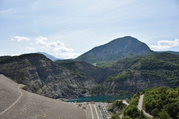Obraz na płótnie Canvas Lac et barrage de Serre-Ponçon (Hautes-Alpes)