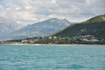 Fototapeta premium Jezioro Serre-Ponçon (Alpy Wysokie)