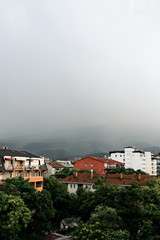 Obraz premium Mist in the city