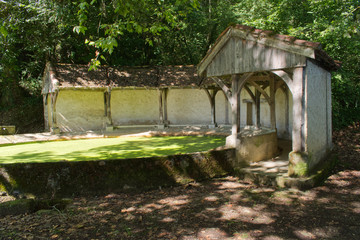 Lavoir en bas du château de Quintas à Portet dans le département des Pyrénées Atlantique
