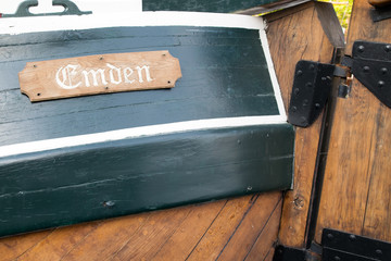 Niedersachsen, Emden/Ostfriesland, Heck eines hölzernen Schiffes mit Aufschrift