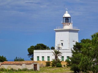 Fototapeta na wymiar lighthouse of the cape of Santa Pola on the coast of Alicante