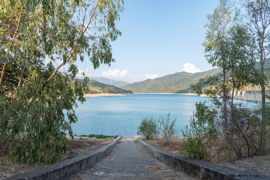 Embalse de los Hurones en la provincia de C&aacute;diz, Andaluc&iacute;a, Espa&ntilde;a.