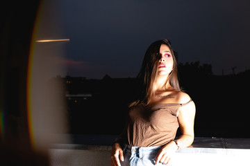 Naklejka premium Frau in der Badewanne im Milch Bad