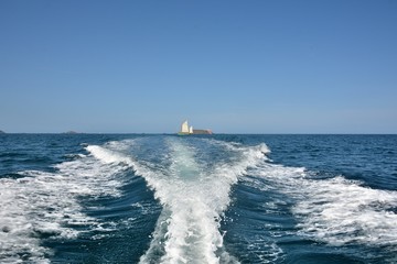 Bateau à voile en pleine mer
