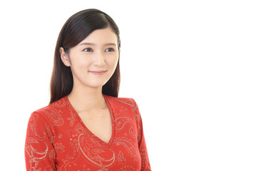 笑顔の若い女性