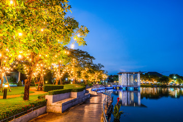 Panoramic of walk path beside lake.