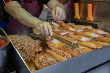 Obraz na płótnie Canvas chef preparing kokorech bread on the street in restaurant