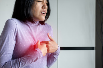 Asian woman having or symptomatic reflux acids,Gastroesophageal reflux disease,Because the esophageal sphincter that separates the esophagus and stomach dysfunction - obrazy, fototapety, plakaty