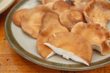 焼く前のしいたけ