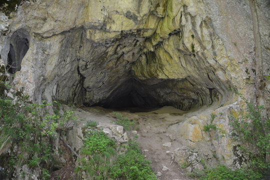 cave from the Varghis gorge