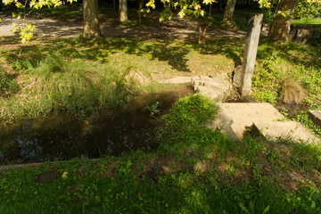 Lavoir à Saint Palais dans le département des Pyrénées Atlantique autrefois couvert on distingue encore un pilier maintenant à ciel ouvert