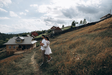 Obraz premium bride and groom in the mountains