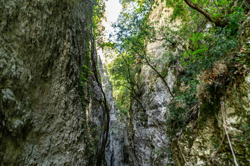 Gola di Jana nel sentiero 168 a Braccano nelle Marche