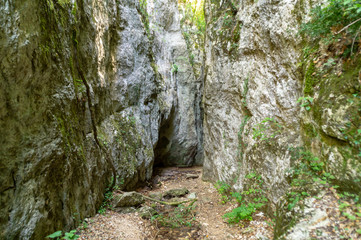 Gola di Jana nel sentiero 168 a Braccano nelle Marche