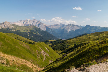 Naklejka na ściany i meble Panorama sulle Dolomiti visto dal Passo Sella, Val Gardena, Italia