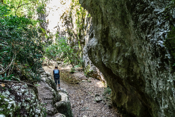 Fototapeta premium Gola di Jana nel sentiero 168 a Braccano nelle Marche
