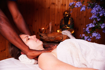 Obraz na płótnie Canvas A young woman having a Massage in a spa Salon center